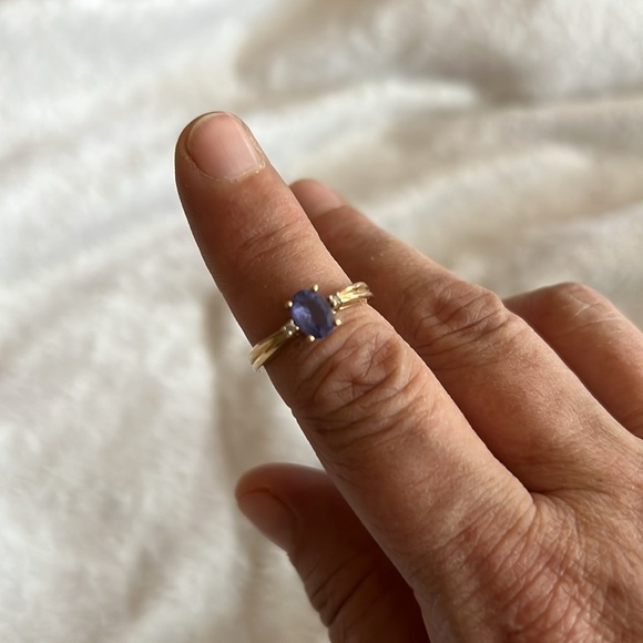 Elegant 14K Gold Tanzanite & Diamond Accent Ring – Classic Oval Cut - Picture 3 of 5